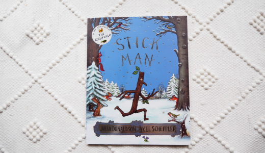 英語絵本「Stick Man」お子さんは枝を拾うのが好きですか？