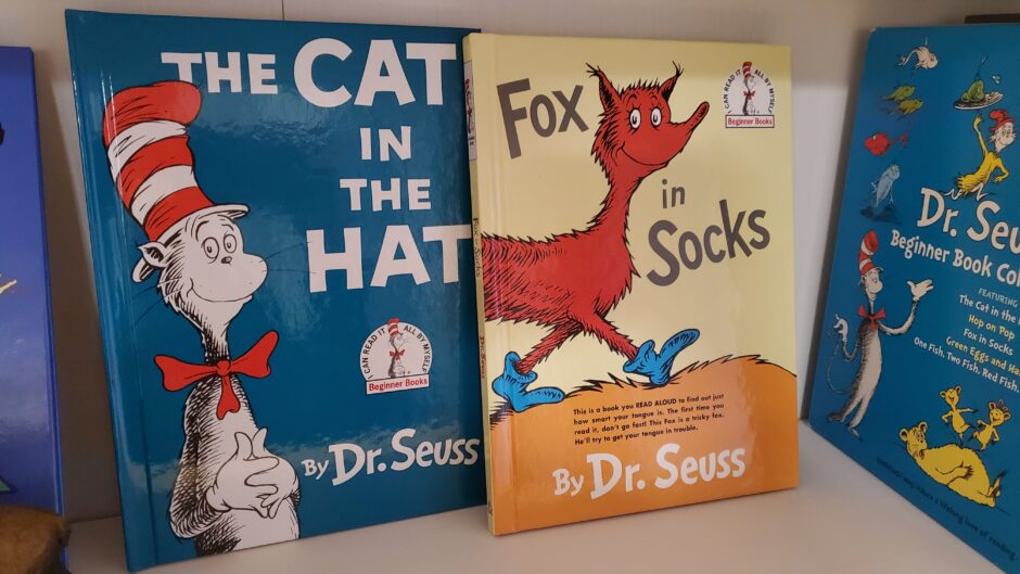 THE CAT IN THE HAT Dr.seuss 英語 絵本 - 洋書